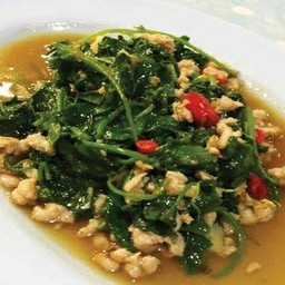 ผัดตำลึงหมูสับ