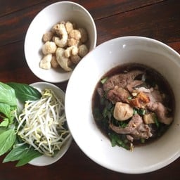 ร้านก๋วยเตี๋ยวเรือบ้านดาว