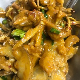 ผัดเผ็ดหมู่ป่าราดข้าว