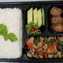 E-107 ข้าวกะเพราหมู/ไก่ ไข่เยี่ยวม้า + อาหาร 1อย่าง(ตามตัวเลือก)