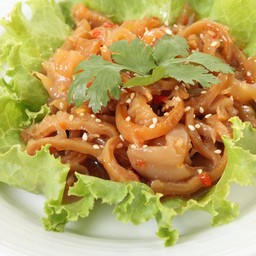 ยำแมงกะพรุนน้ำมันงา