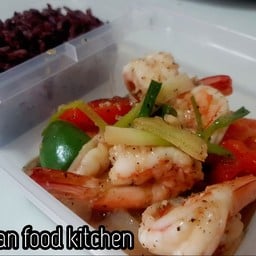 ข้าวไรซ์เบอรี่+กุ้งผัดพริกไทดำ