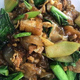 ผัดซีอิ๊วหมูเส้นใหญ่