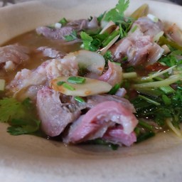 ต้มแซ่บขาหมู