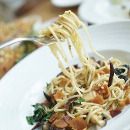 สปาเกตตี้พริกแห้งเบคอน