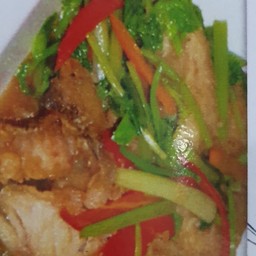 เนื้อปลาเก๋าผัดขึ้นฉ่าย