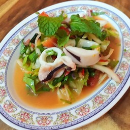 ยำปลาหมึก