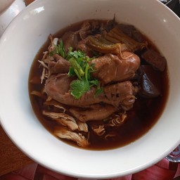 ก๋วยเตี๋ยวไก่&กระเพราถาด