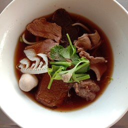 ก๋วยเตีี๋ยวเนื้อตุ๋นวัดดงมูลเหล็ก