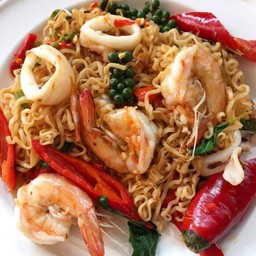 มาม่าผัดขี้เมา 3สหาย