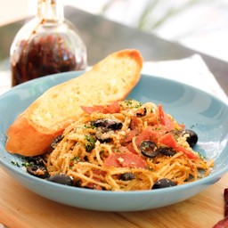 สปาเกตตีซาลามี่พริกกระเทียม