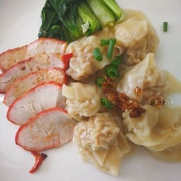 เกี๊ยวหมูแดง