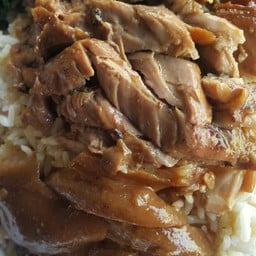 โกก้องข้าวขาหมู หอยทอด ผัดไทย สูตรโบราณ(ตลาดเจ้าพระยา)