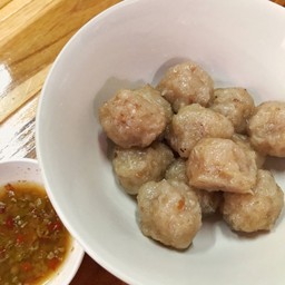 ลูกชิ้นหัวไขเท้านึ่ง