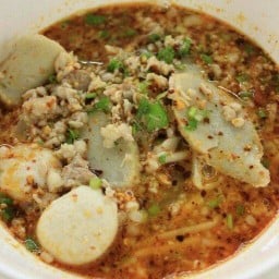 ก๋วยเตี๋ยวตู้ไม้ ซอยเพชรเกษม48