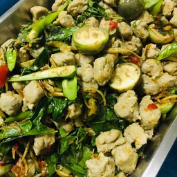 ผัดเผ็ดลูกชิ้นปลาอินทรีย์