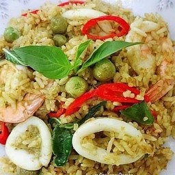 ข้าวผัด พริกแกงเขียวหวานทะเล