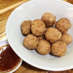 ลูกชิ้นหมูทอด