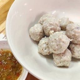 ลูกชิ้นหมูแคะลวก