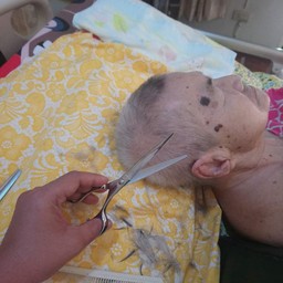 บริการตัดผมคนแก่ผู้ป่วยติดเตียงฟรี 