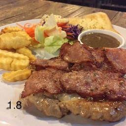 1.8 หมู+เบคอน+ชีส  179บาท