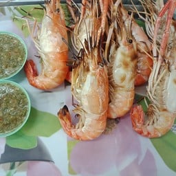 กุ้งเผาใหญ่ๆ ครึ่งโล ได้5-6 ตัว