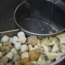 ก๋วยเตี๋ยวเจ๊แคระ