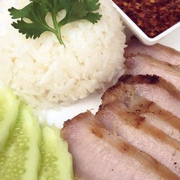 ข้าวหน้าไก่ย่างชีอิ้ว