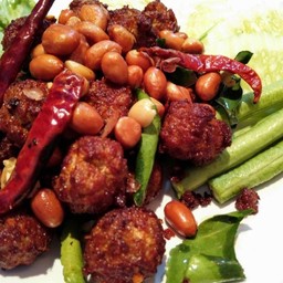 ลาบหมูทอด