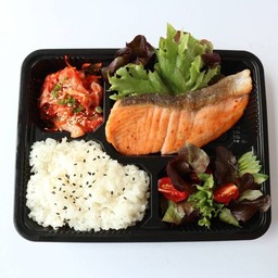 เซตข้าวแซลมอนย่างซอสเทริ