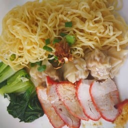บะหมี่เกี๊ยวหมูแดง