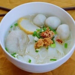 เส้นใหญ่น้ำ