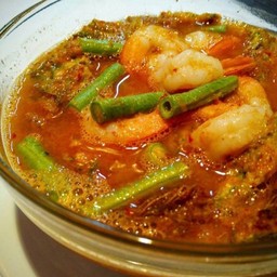 แกงส้มชะอมกุ้งสด