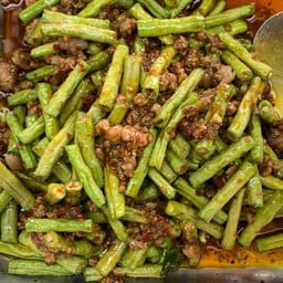 ผัดเผ็ดถั่วฝักยาวกับหมูสับ