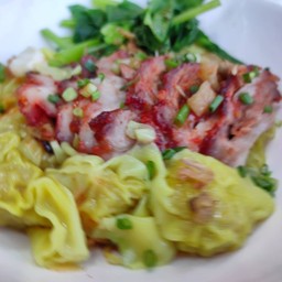 เกี้ยวแห้งหมูแดง