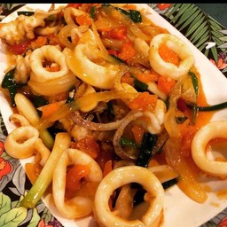 ปลาหมึกผัดไข่เค็ม