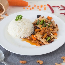 ข้าวไก่ผัดเม็ดมะม่วงหิมพานต์