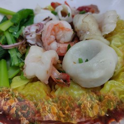 เกี้ยวยักทะเลทรงเครื่องในซอสแดง