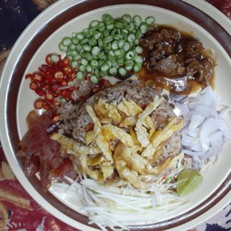 ข้าวคลุกกะปิราคา50บาท เครื่องเน้นๆ