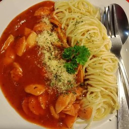 สปาเก็ตตี้ไส้กรอกรมควันอิตาเลี่ยนซอส
