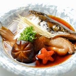 (810) แซลมอน คาบูโตะ นิ Salmon Kabuto ni