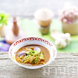 ยำจิ้นไก่ใส่หัวปลี