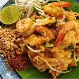 ผัดไทกุ้งสด