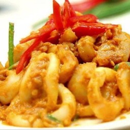 ปลาหมึก ผัดไข่เค็ม