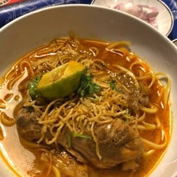 ข้าวซอยแห่ระเบิด