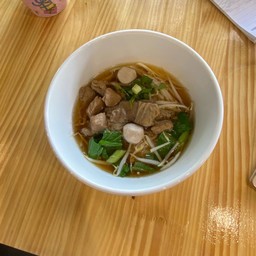ยายแดงหมูตุ๋น
