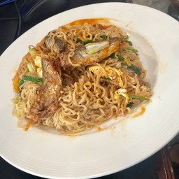 ม่าม่าผัดใส่ปลากะป๋อง