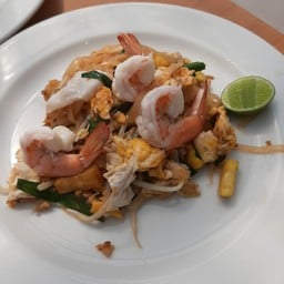 ผัดไทยเส้นจันท์กุ้งสด