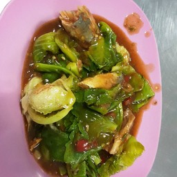 เเขนงปลากระป๋องเป็นกับข้าว