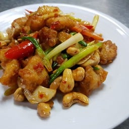 ไก่ผัดเม็ดมะม่วง